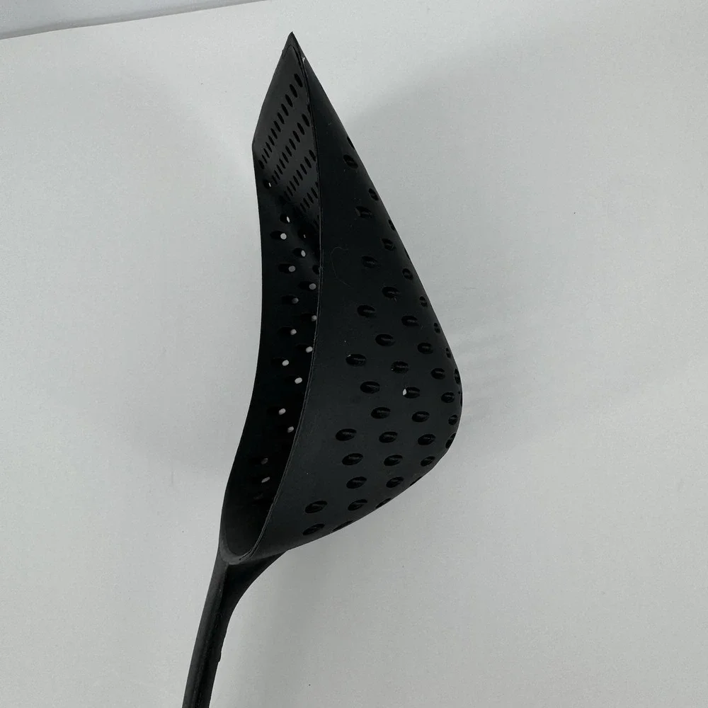 Pampered Chef Large Scoop Veggie Colander Strainer Black Kitchen Pasta Drainer